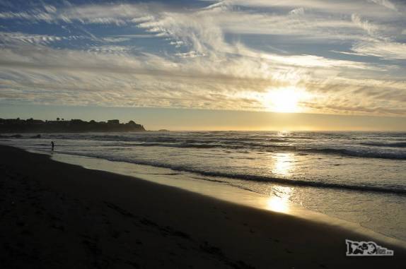 Belíssimo fim de tarde em praia de Pichilemu, no litoral central do Chile